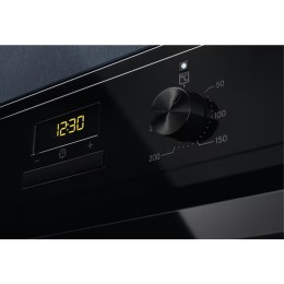 Духовой шкаф Electrolux EOF3H50BK