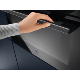 Духовой шкаф Electrolux EVL8E08Z