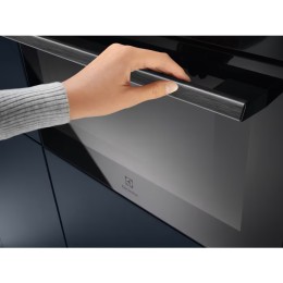 Встраиваемая микроволновая печь Electrolux EVM8E08Z