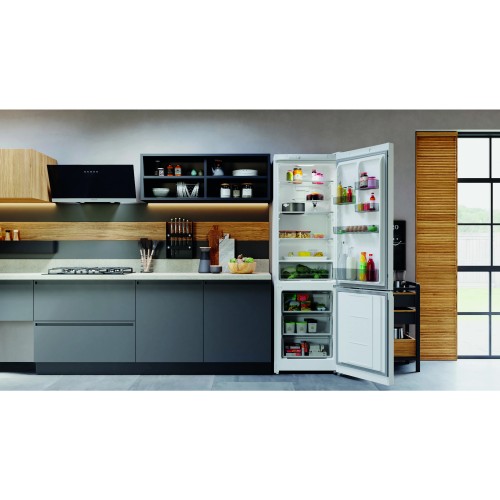 Холодильник Hotpoint-Ariston HT 4200 W