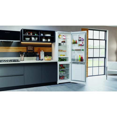 Холодильник Hotpoint-Ariston HT 4200 W