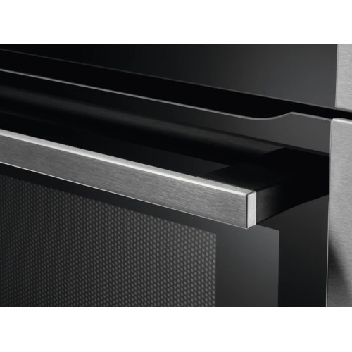 Духовой шкаф с СВЧ CombiQuick AEG KME768080M