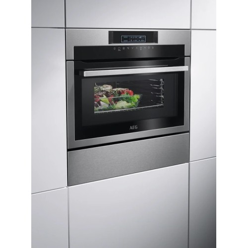 Духовой шкаф с СВЧ CombiQuick AEG KME768080M