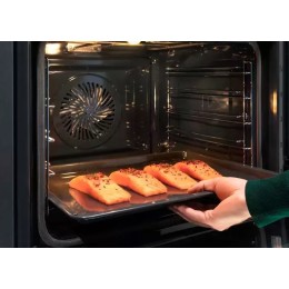 Духовой шкаф Electrolux EOB8S39WZ