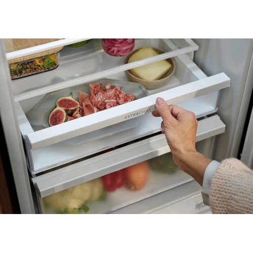 Встраиваемый холодильник Electrolux E8MNCD18S купить в Москве и Санкт-Петербурге
