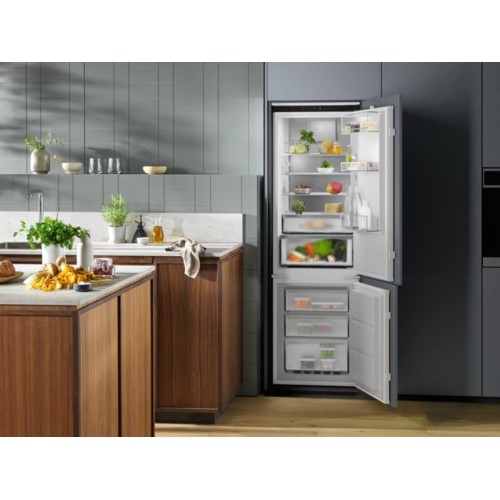 Встраиваемый холодильник Electrolux ENC8MC19S