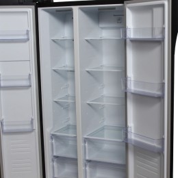 Холодильник Hyundai CS5003F черное стекло