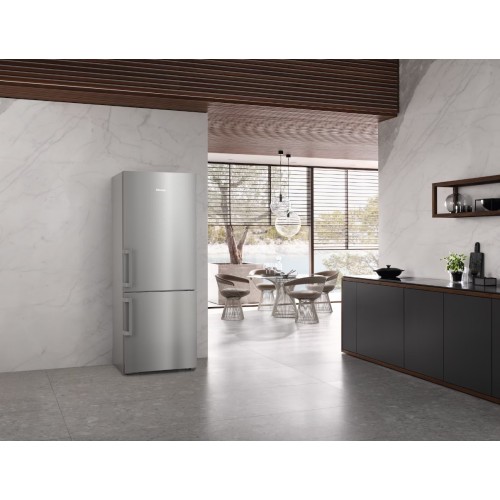 Холодильник Miele KFN 4796 CD EL со сломанной полкой внутри