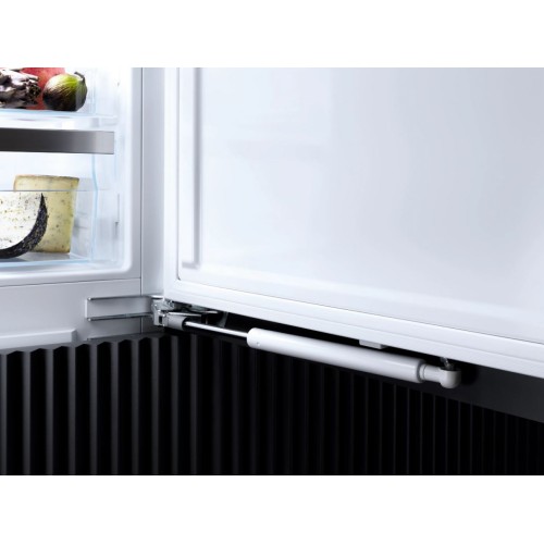 Встраиваемый холодильник Miele K 7777 B