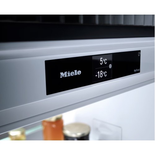 Встраиваемый холодильник Miele KFN 7795 C