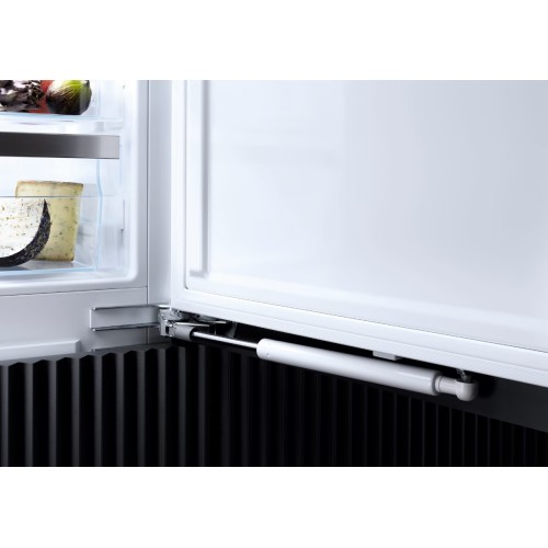 Встраиваемый морозильник Miele FNS 7740 D