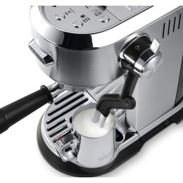 Рожковая кофеварка DeLonghi EC950.M