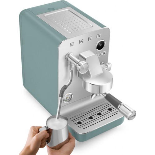 Кофемашина-эспрессо Smeg EMC02EGMEU