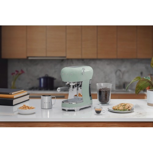 Кофемашина Smeg ECF02PGEU