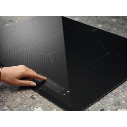 Индукционная варочная панель Electrolux EIS6448