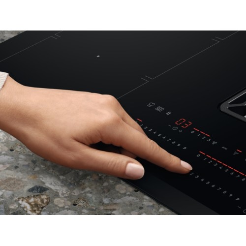 Варочная панель с вытяжкой Electrolux KCC85450