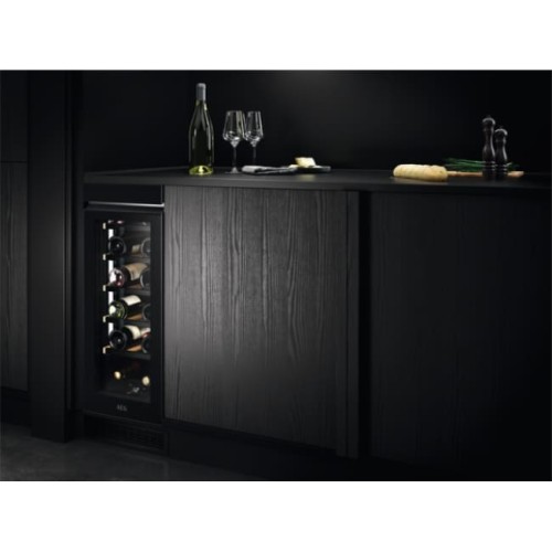 Встраиваемый винный шкаф AEG AWUS018B7B
